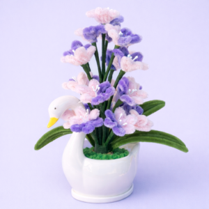 Maceta artesanal de cisne con plantitas decorativas hechas a mano
