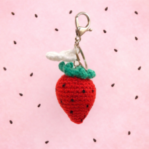 llavero crochet fresa